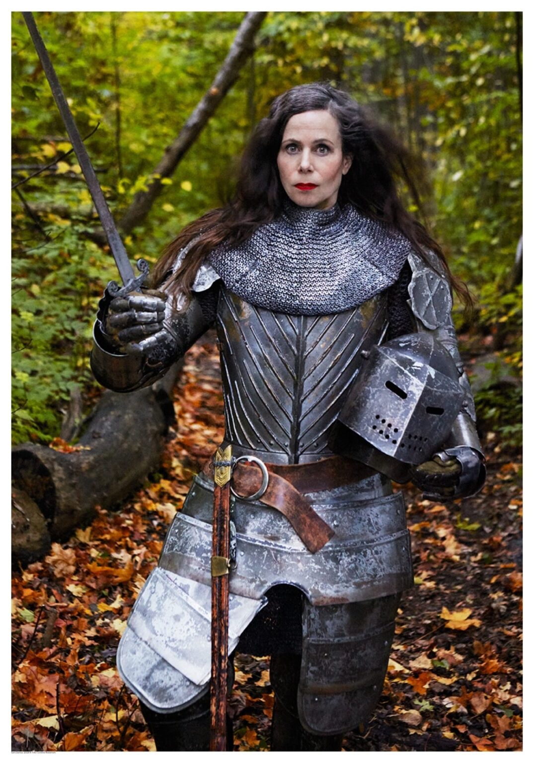 Sara Danius i rustning som Jeanne d’Arc, fotografi av Caroline Roosmark